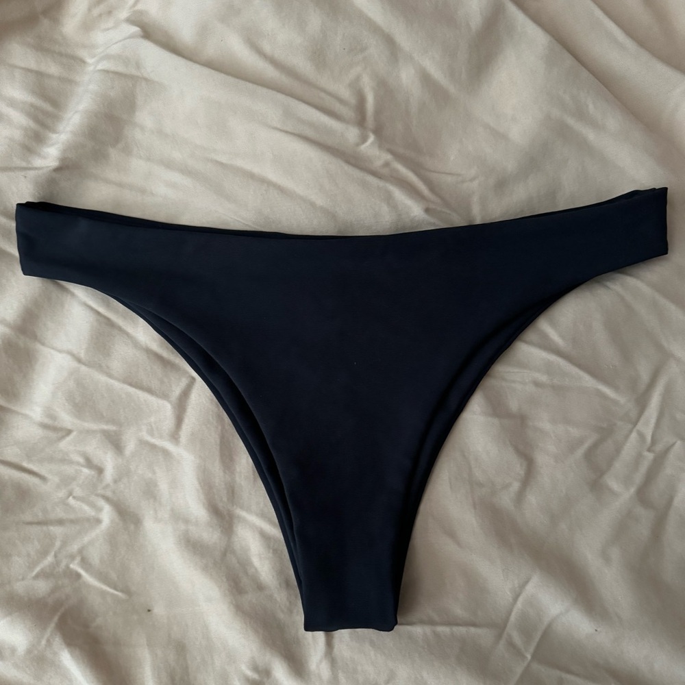 Skatie Size M. Dylan bottoms.